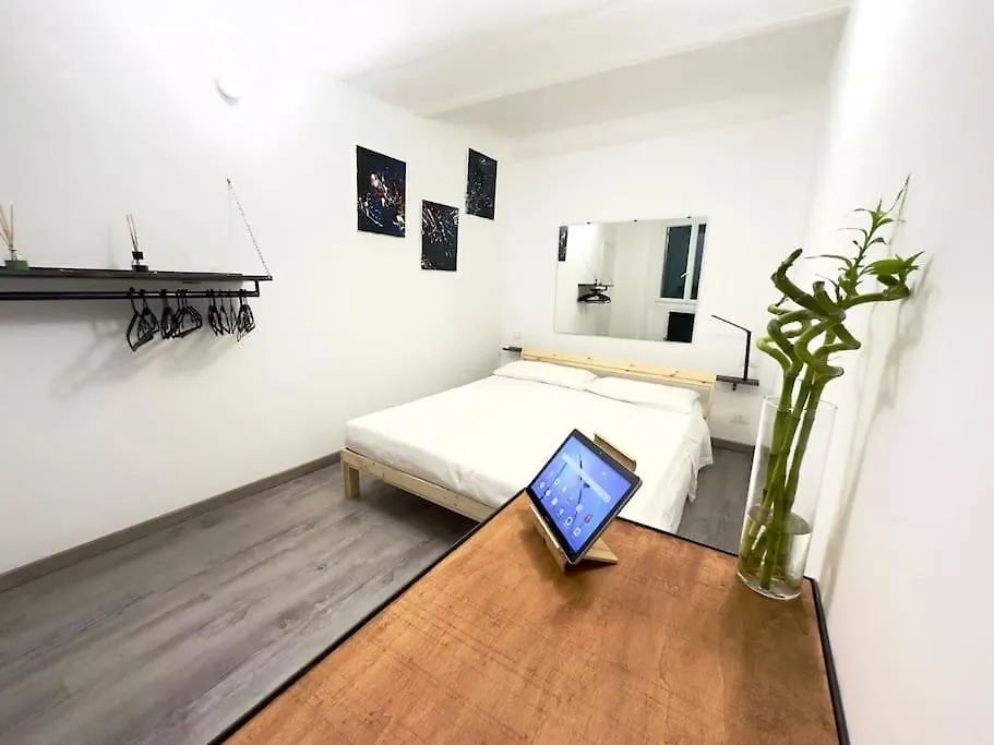 Midway Home, Nel Centro Storico Di Genova Apartmán Janov